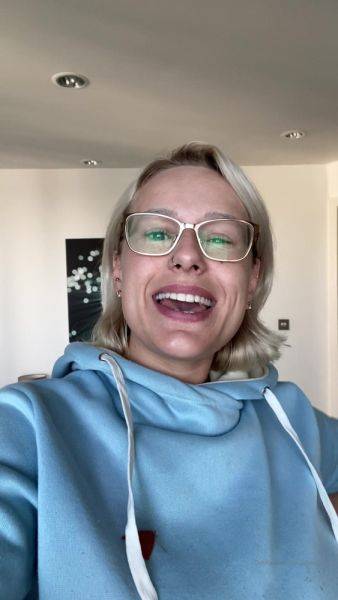 Stream the hardcore clip named AngelWicky Onlyfans Video Where are you from Where do you live currently odkud jste Kde zrovna ij .. 1080x1920