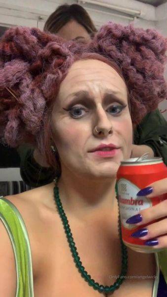 Watch HD movie of AngelWicky Onlyfans Video aking off The wigs and make up after a sixteen hours shooting. From horri(..) 720x1280