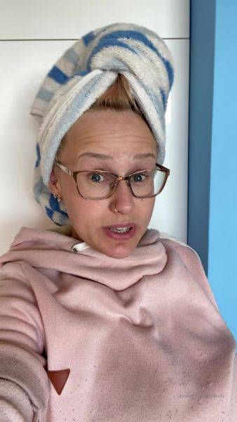 Enjoy watching the uncut scene of AngelWicky Onlyfans Video CZ dobr rnko a krsn vkend copak mate v plnu 1080x1920