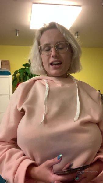 View uncensored clip named AngelWicky Onlyfans Video eautiful early morning a lot of you asked me to sing for you again. So he .. 1080x1920