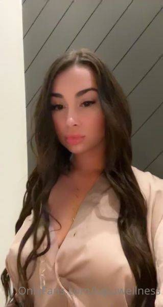 Stream this HD clip called LupuWellness onlyfans video 208