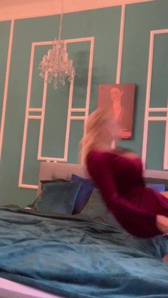 Stream complete video named AngelWicky Onlyfans Video hooting in velvet mini dress 33. Focen ve velvet mn atech 33. 720x1280