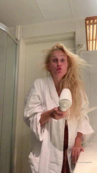 Enjoy watching this HD video titled AngelWicky Onlyfans Video Funny hair drying few days before my haircut vtipn suen vlas pr dn p .. 1080x1920