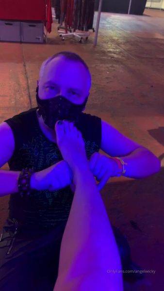 View the full scene called AngelWicky Onlyfans Video lave is taking care of my tired feet after a liveshow in Brussels otrok s .. 720x1280