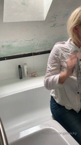 Play full clip named AngelWicky Onlyfans Video hower after horse riding 404x720