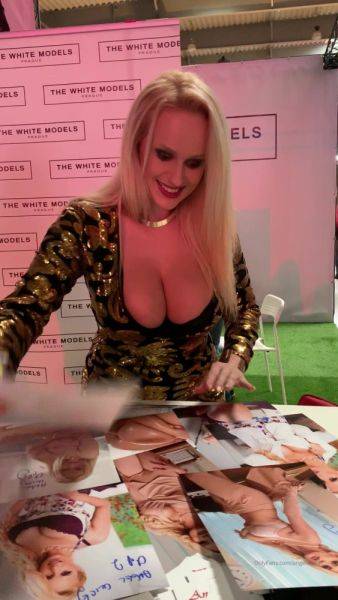 View the hardcore movie titled AngelWicky Onlyfans Video utograph of photos for my fans Autogramida fotek pro fanouky 1080x1920