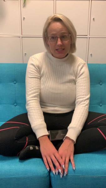 Stream this full video of AngelWicky Onlyfans Video npacking of a new Iphone 11proMax 1080x1920