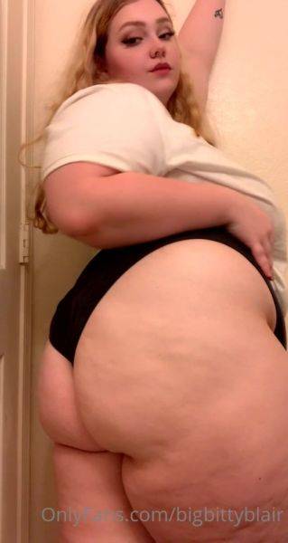 View this uncensored scene named Bigbittyblaine onlyfans video 72