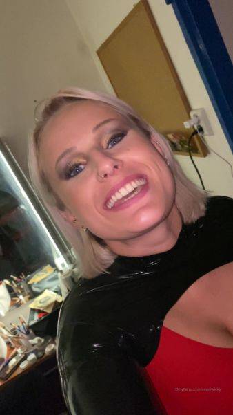 Play the complete video named AngelWicky Onlyfans Video eith the Tailor fell a sleep during a break for lunch Keith usnul o pauze .. 1080x1920
