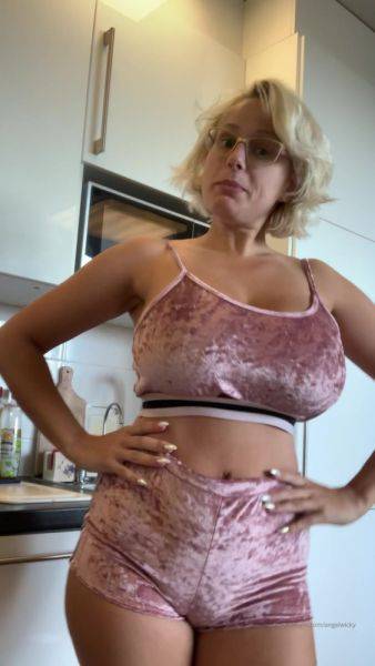 Stream this HD movie named AngelWicky Onlyfans Video ood morning Dobr rnko lets wash the dishes and dance Pojme umt ndob .. 1080x1920