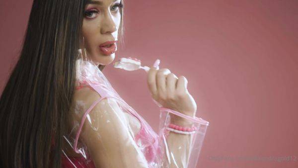 Play the full scene of Alexandragold12 onlyfans videoAlexandra Gold (H) (5)