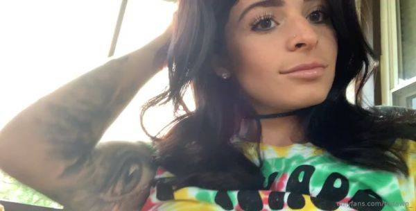 Enjoy watching this full clip of DawnMariei onlyfans video 10