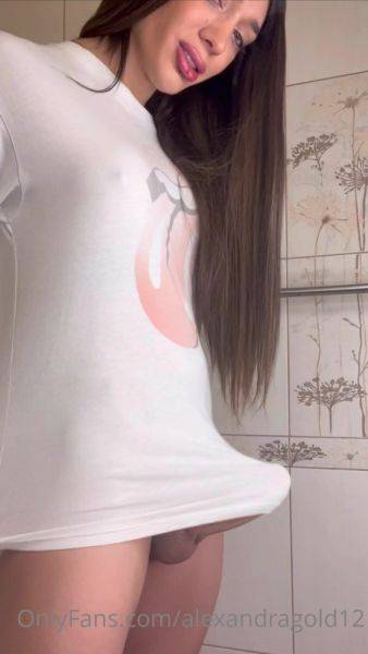 View the HD scene of Alexandragold12 onlyfans videoAlexandra Gold (V) (13)
