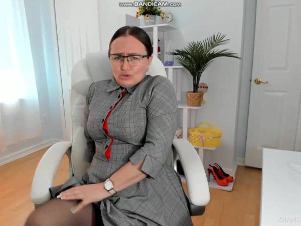 Play the complete clip of Vika73 24