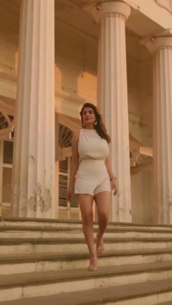 Enjoy watching the complete clip of Anveshi Jain 159