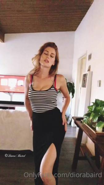 View this uncensored scene titled Diorabaird onlyfans video 41