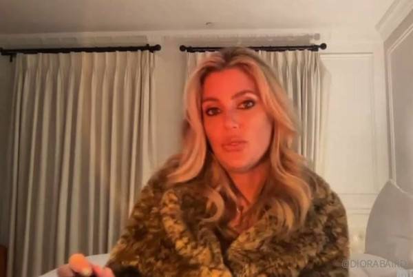 Play the complete scene titled Diorabaird onlyfans video 114