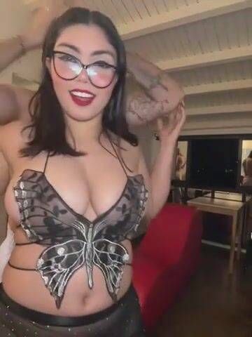 Play the full clip named Zui_Lu - April 15 BBG show at the start