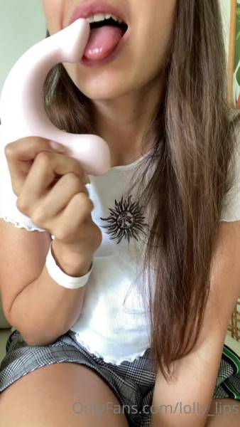 Stream the HD video titled Lolly Lips OnlyFans video 33