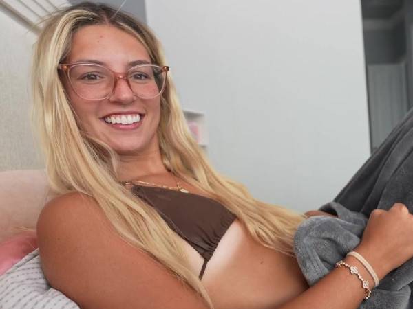 Stream complete movie called Bambiii OnlyFans Step Sis Creampie Sextape