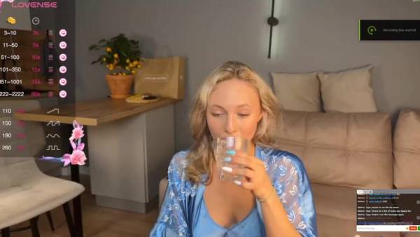 Watch this complete clip called R0$3lyn r0$3 6.9.25