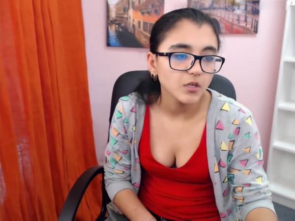Play hardcore video titled Yasmiina Sitting Pretty