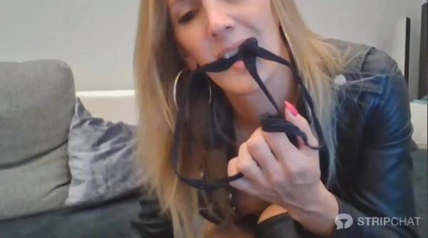 Enjoy watching the HD clip named Szexi blonde