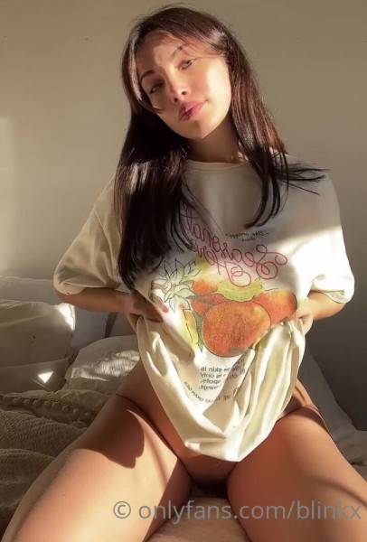 Play this HD clip called Blinkx Fuck Her Pussy With Dildo On Bed
