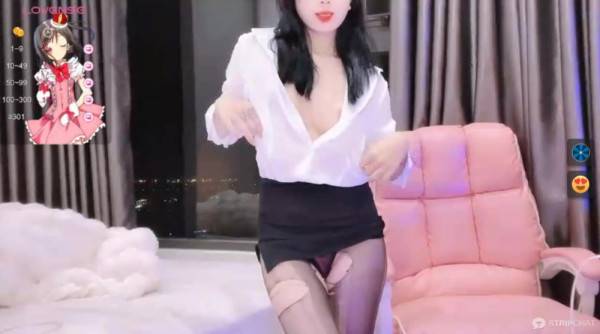 Enjoy watching this uncut movie of BeautyGirl15