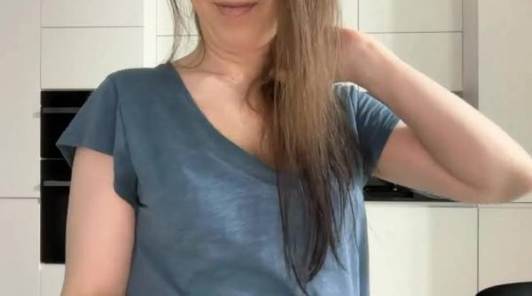 View this full clip named Alexys23 showing ass in booty shorts