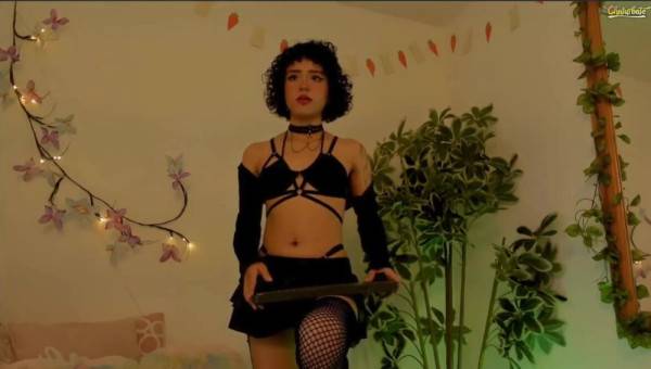 Play full scene of Velika