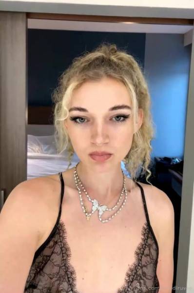 Enjoy watching complete movie titled Madiruve Livestream Fucked With Boyfriend